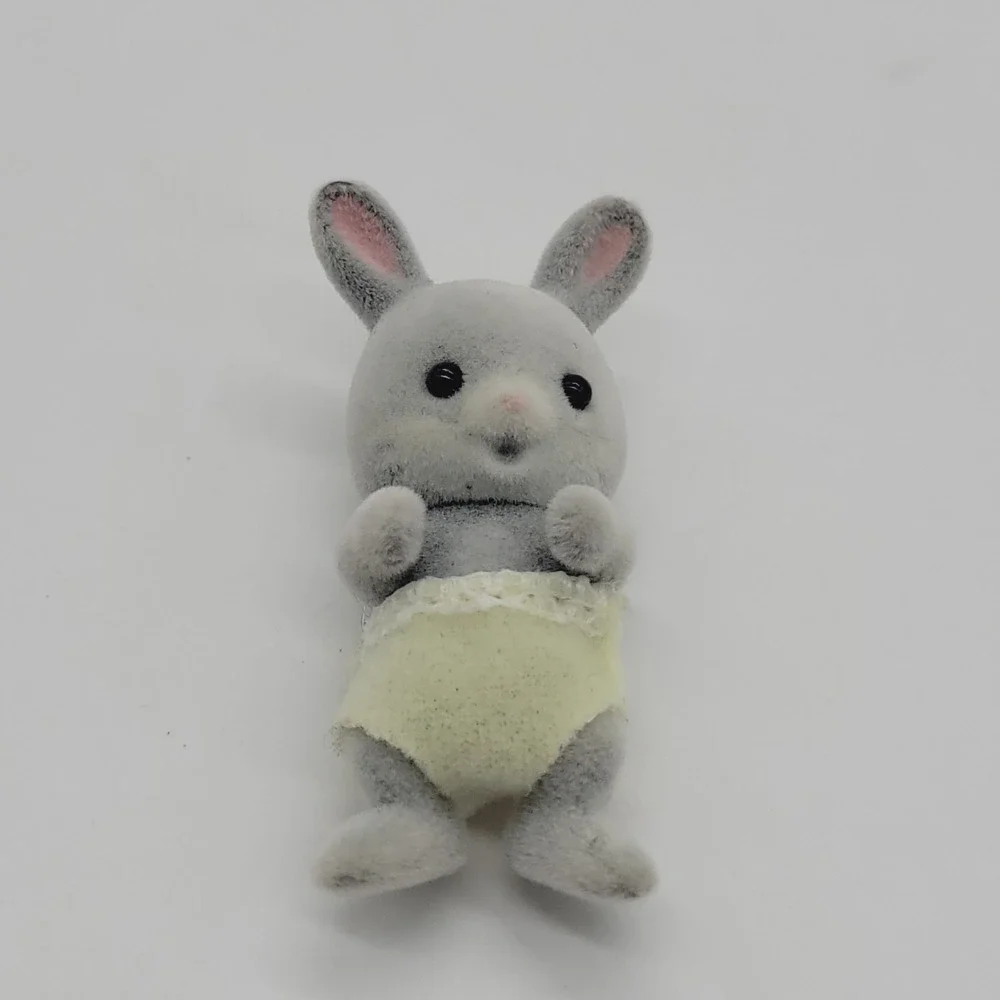 Japan Sylvanian Families BABY GREY RABBIT Dollhouse Miniature Yellow Diaper Toy